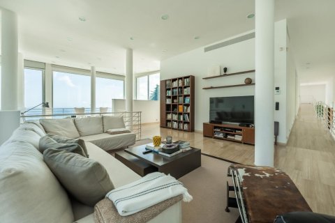 Снять в аренду дом в Сан-Андреу-де-Льяванерес, Испания с 7 комнат, 1220м², № 1563 - фото 16