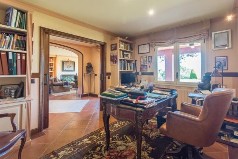 Снять в аренду дом в Сан-Андреу-де-Льяванерес, Испания с 6 комнат, № 1562 - фото 9