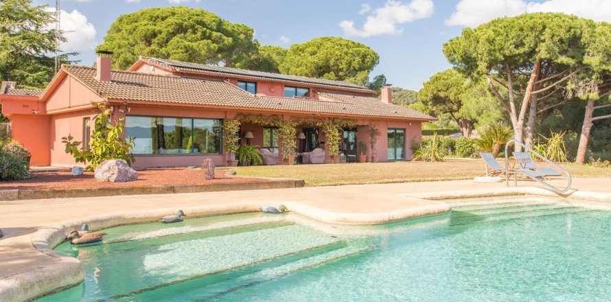 Дом с 5 спальнями в Сан-Андреу-де-Льяванересе, Барселона, Каталония, Испания № 1562