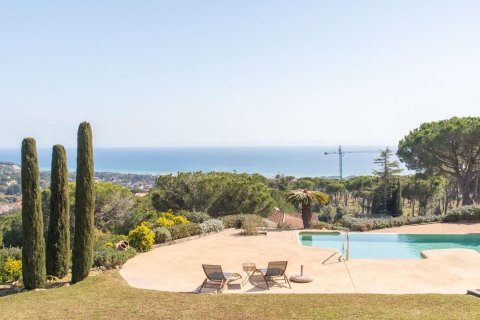 Снять в аренду дом в Сан-Андреу-де-Льяванерес, Испания с 6 комнат, № 1562 - фото 2