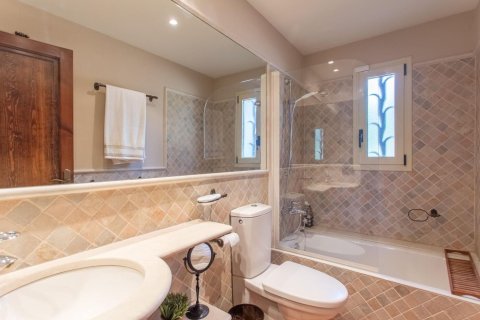 Снять в аренду дом в Сан-Андреу-де-Льяванерес, Испания с 6 комнат, № 1562 - фото 16