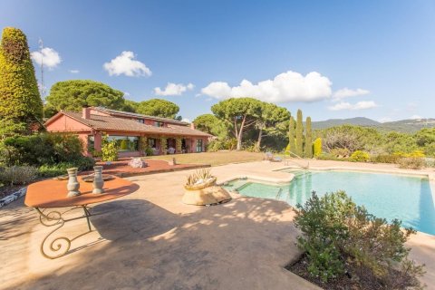 Снять в аренду дом в Сан-Андреу-де-Льяванерес, Испания с 6 комнат, № 1562 - фото 4