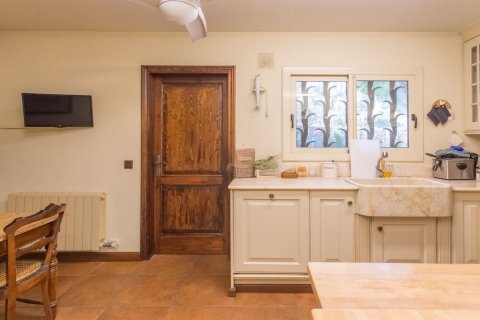 Снять в аренду дом в Сан-Андреу-де-Льяванерес, Испания с 6 комнат, № 1562 - фото 11