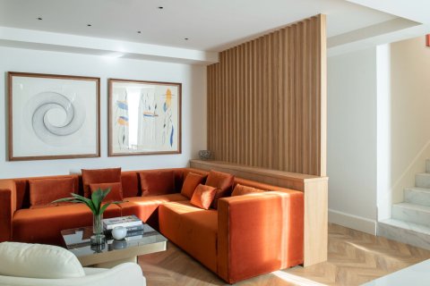 Снять в аренду квартиру в Барселона, Испания с 4 комнаты, № 1560 - фото 3