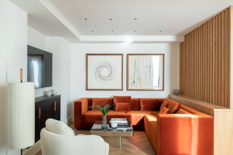 Снять в аренду квартиру в Барселона, Испания с 4 комнаты, № 1560 - фото 2