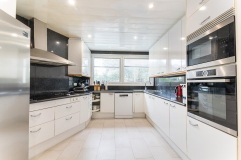 Снять в аренду дом в Барселона, Испания с 5 комнат, № 1561 - фото 9