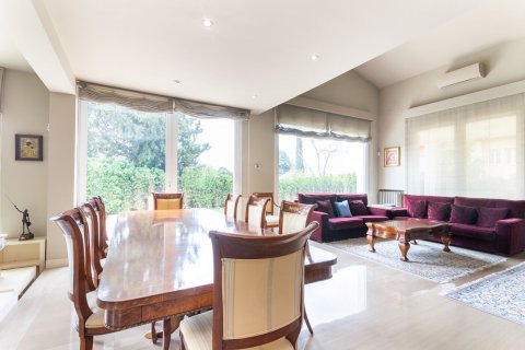 Снять в аренду дом в Барселона, Испания с 5 комнат, № 1561 - фото 4