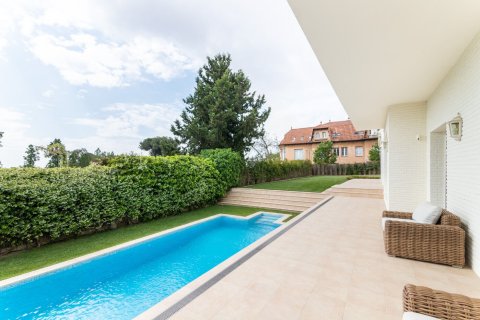 Снять в аренду дом в Барселона, Испания с 5 комнат, № 1561 - фото 13