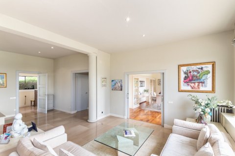 Снять в аренду дом в Барселона, Испания с 5 комнат, № 1561 - фото 8