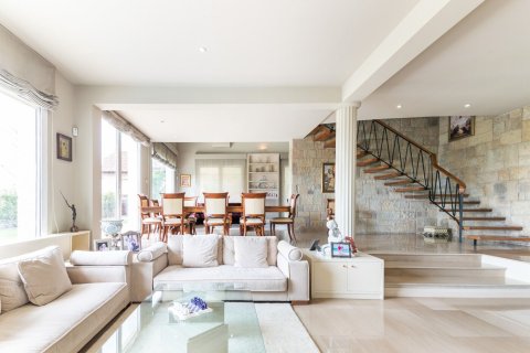 Снять в аренду дом в Барселона, Испания с 5 комнат, № 1561 - фото 3