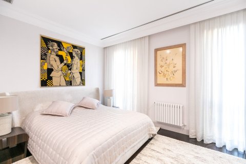 Снять в аренду квартиру в Барселона, Испания с 5 комнат, № 1558 - фото 14