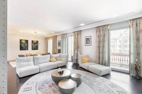 Снять в аренду квартиру в Барселона, Испания с 5 комнат, № 1558 - фото 2