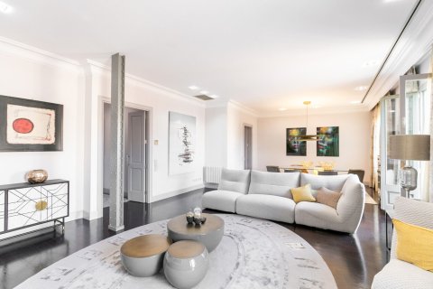 Квартира с 4 спальнями в Барселоне, Каталония, Испания № 1558