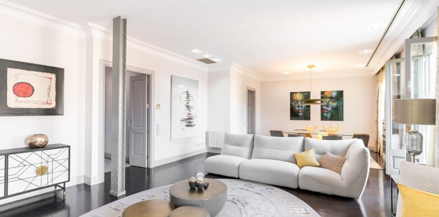 Квартира с 4 спальнями в Барселоне, Каталония, Испания № 1558