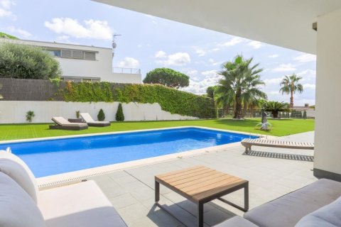 Купить дом в Аренис де Мар, Испания с 6 комнат, № 1422 - фото 4