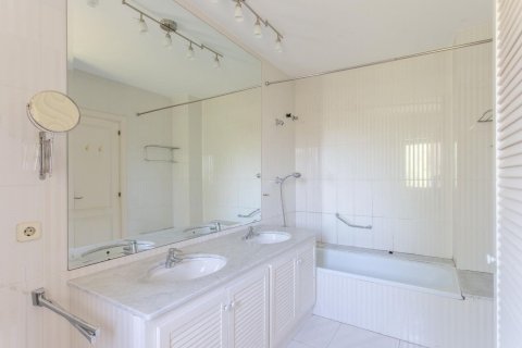 Купить дом в Сан-Андреу-де-Льяванерес, Испания с 6 комнат, № 1421 - фото 26