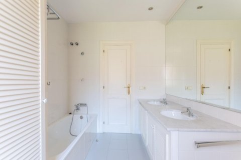 Купить дом в Сан-Андреу-де-Льяванерес, Испания с 6 комнат, № 1421 - фото 17