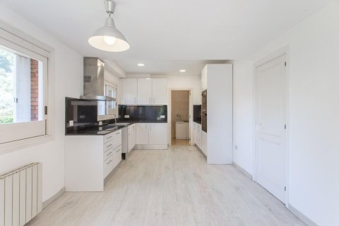 Купить дом в Сан-Андреу-де-Льяванерес, Испания с 6 комнат, № 1421 - фото 7