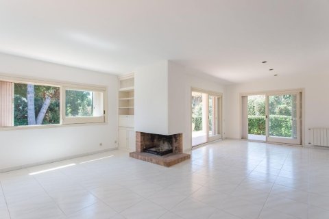 Купить дом в Сан-Андреу-де-Льяванерес, Испания с 6 комнат, № 1421 - фото 6