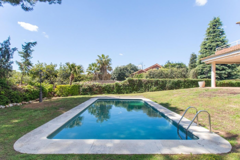 Купить дом в Сан-Андреу-де-Льяванерес, Испания с 6 комнат, № 1421 - фото 2