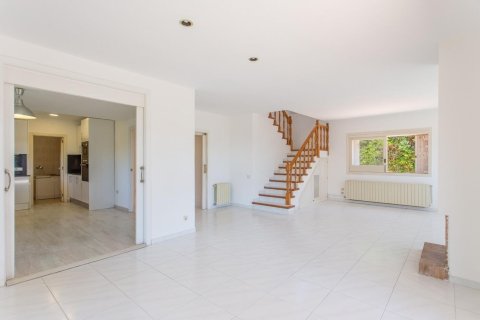 Купить дом в Сан-Андреу-де-Льяванерес, Испания с 6 комнат, № 1421 - фото 8