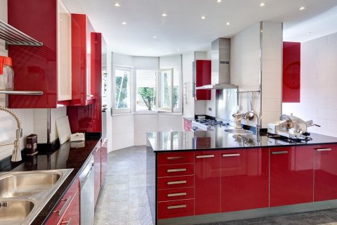 Купить дом в Барселона, Испания с 8 комнат, № 1544 - фото 9