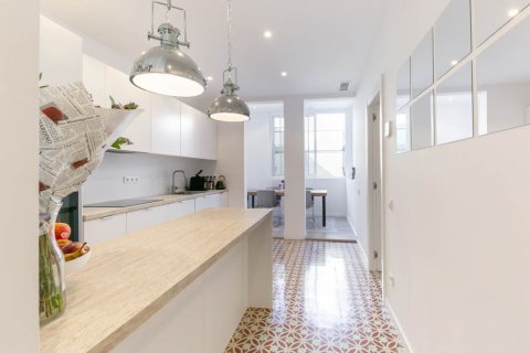 Купить квартиру в Барселона, Испания с 4 комнаты, № 1547 - фото 8