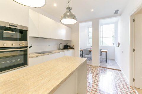 Купить квартиру в Барселона, Испания с 4 комнаты, № 1547 - фото 5