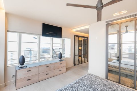 Купить квартиру в Барселона, Испания с 4 комнаты, № 1543 - фото 19