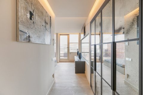 Купить квартиру в Барселона, Испания с 4 комнаты, № 1543 - фото 17