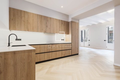 3 chambres apartment à vendre à Barcelona, Catalonia, Spain № 4489 - photo 3
