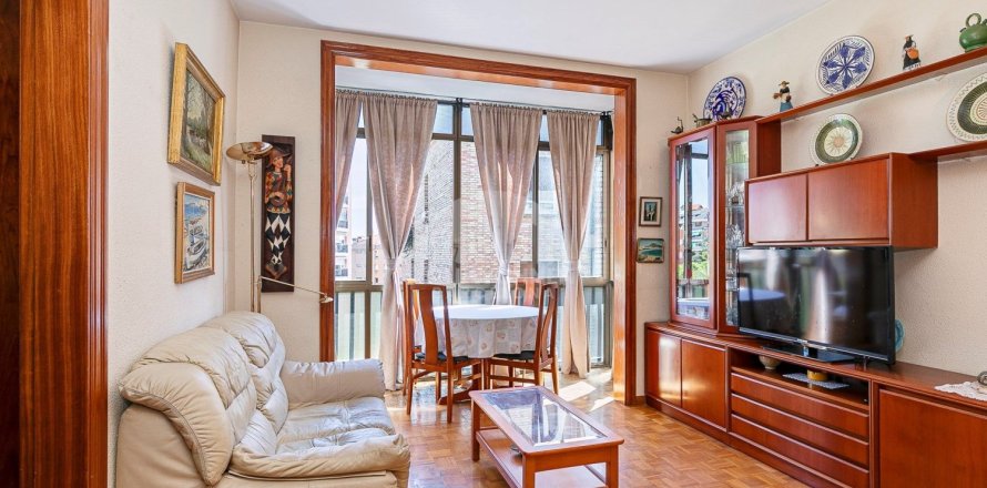 Квартира с 3 спальнями в Грасие, Барселона, Каталония, Испания № 2789