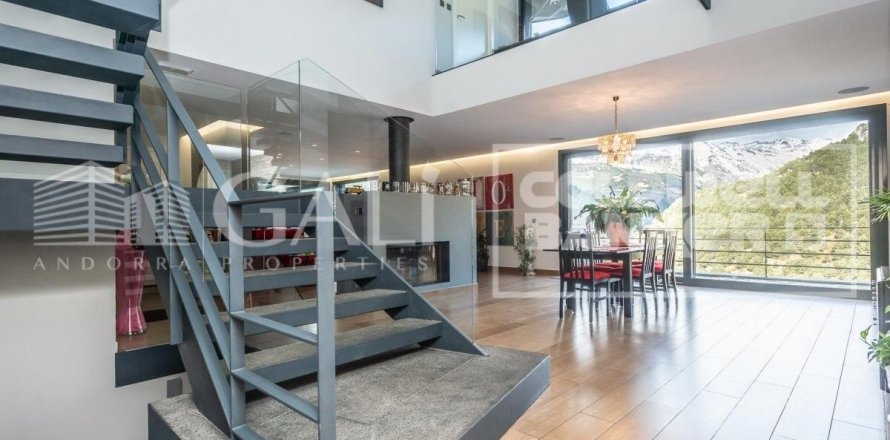 Вилла с 5 спальнями в Принципате Андорре , Лерида, Каталония, Испания № 6022