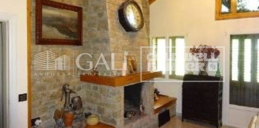 4 bedrooms villa for sale in Principado De Andorra (Ninguna Poblacion Tiene C.P.), Lleida, Catalonia, Spain № 6021