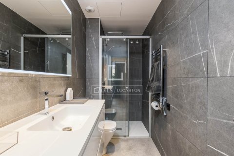 Ático de 2 dormitorios en venta en Barcelona, Cataluña, Spain № 3969 - foto 22