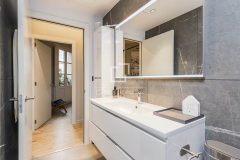 Ático de 2 dormitorios en venta en Barcelona, Cataluña, Spain № 3969 - foto 23