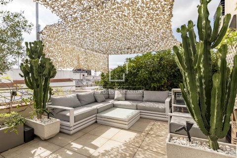 Ático de 2 dormitorios en venta en Barcelona, Cataluña, Spain № 3969 - foto 2