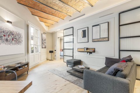 Ático de 2 dormitorios en venta en Barcelona, Cataluña, Spain № 3969 - foto 8