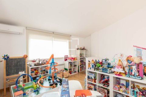 Villa de 5 dormitorios en venta en Sant Cugat del Vallès, Barcelona, Cataluña, Spain № 3965 - foto 22