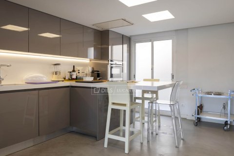 Apartamento de 3 dormitorios en venta en Barcelona, Cataluña, Spain № 3773 - foto 18