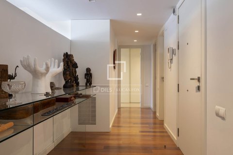 Apartamento de 3 dormitorios en venta en Barcelona, Cataluña, Spain № 3773 - foto 23