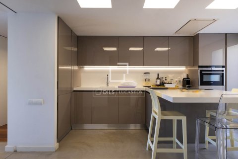 Apartamento de 3 dormitorios en venta en Barcelona, Cataluña, Spain № 3773 - foto 19