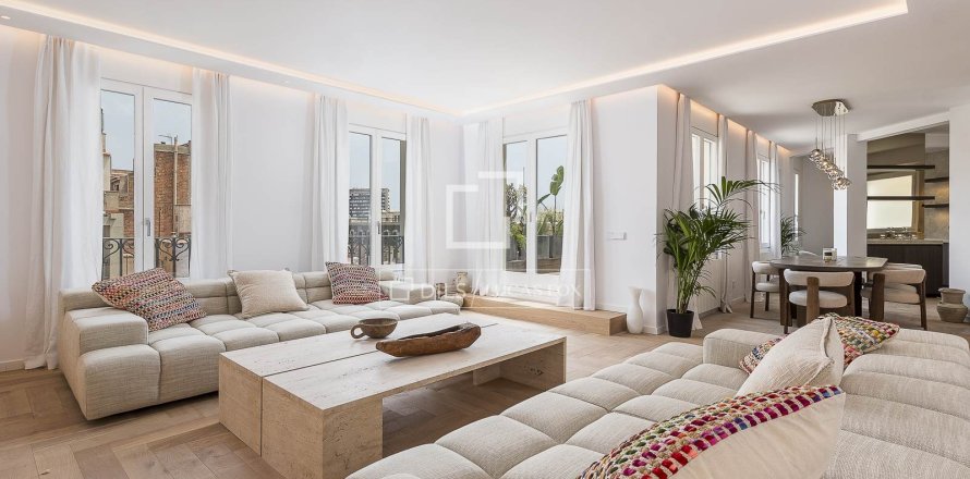 Ático de 3 dormitorios en venta en Barcelona, Cataluña, Spain № 3767