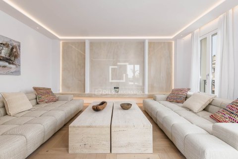 Ático de 3 dormitorios en venta en Barcelona, Cataluña, Spain № 3767 - foto 4