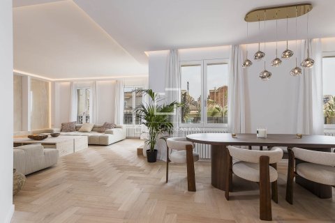 Ático de 3 dormitorios en venta en Barcelona, Cataluña, Spain № 3767 - foto 6