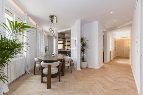 Ático de 3 dormitorios en venta en Barcelona, Cataluña, Spain № 3767 - foto 7