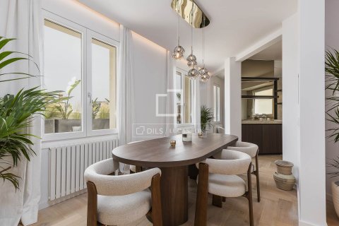 Ático de 3 dormitorios en venta en Barcelona, Cataluña, Spain № 3767 - foto 9