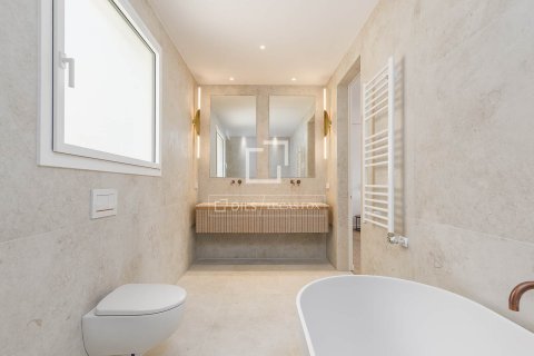 Ático de 3 dormitorios en venta en Barcelona, Cataluña, Spain № 3767 - foto 30