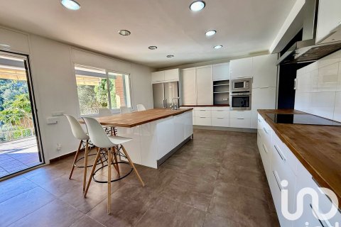 4 bedrooms apartment for sale in Arenys de Munt, Barcelona, Catalonia, Spain № 4786 - photo 15