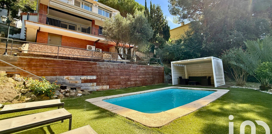 4 bedrooms apartment for sale in Arenys de Munt, Barcelona, Catalonia, Spain № 4786